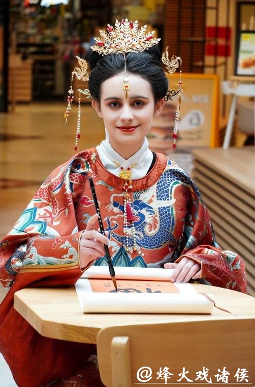 “外国客”着汉服,直呼:在沪过春节,“国际范”与“烟火气”全都拉满了! “外国客”着汉服,直呼:在沪过春节,“国际范”与“烟火气”全都拉满了!