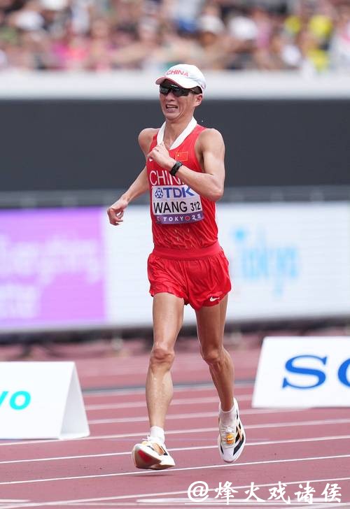 中国选手王朝朝田径世锦赛男子20公里竞走摘银 中国选手王朝朝田径世锦赛男子20公里竞走摘银