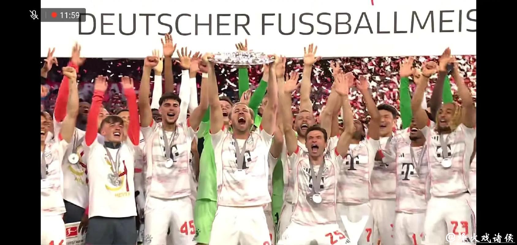 德甲-门兴门将送礼格雷茨卡绝杀 拜仁2-1即将夺冠 德甲-门兴门将送礼格雷茨卡绝杀 拜仁2-1即将夺冠