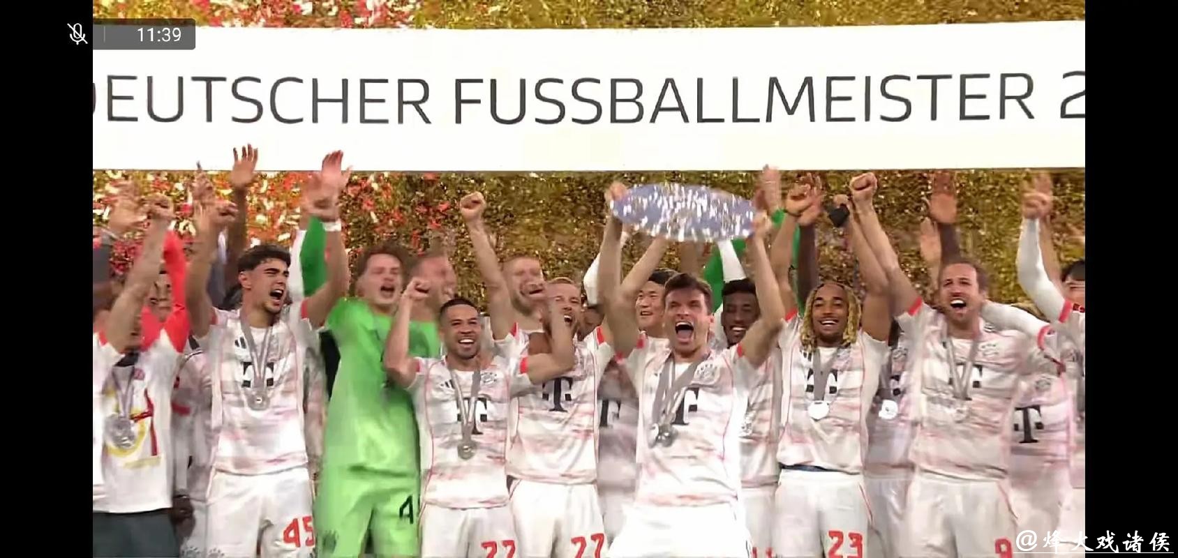 德甲-门兴门将送礼格雷茨卡绝杀 拜仁2-1即将夺冠 德甲-门兴门将送礼格雷茨卡绝杀 拜仁2-1即将夺冠