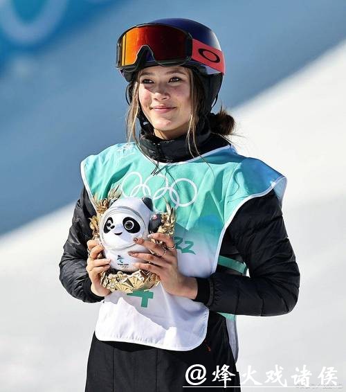 谷爱凌年入2300万不靠奖金，跨中美讲好故事，代言多也要扛住质疑与银牌